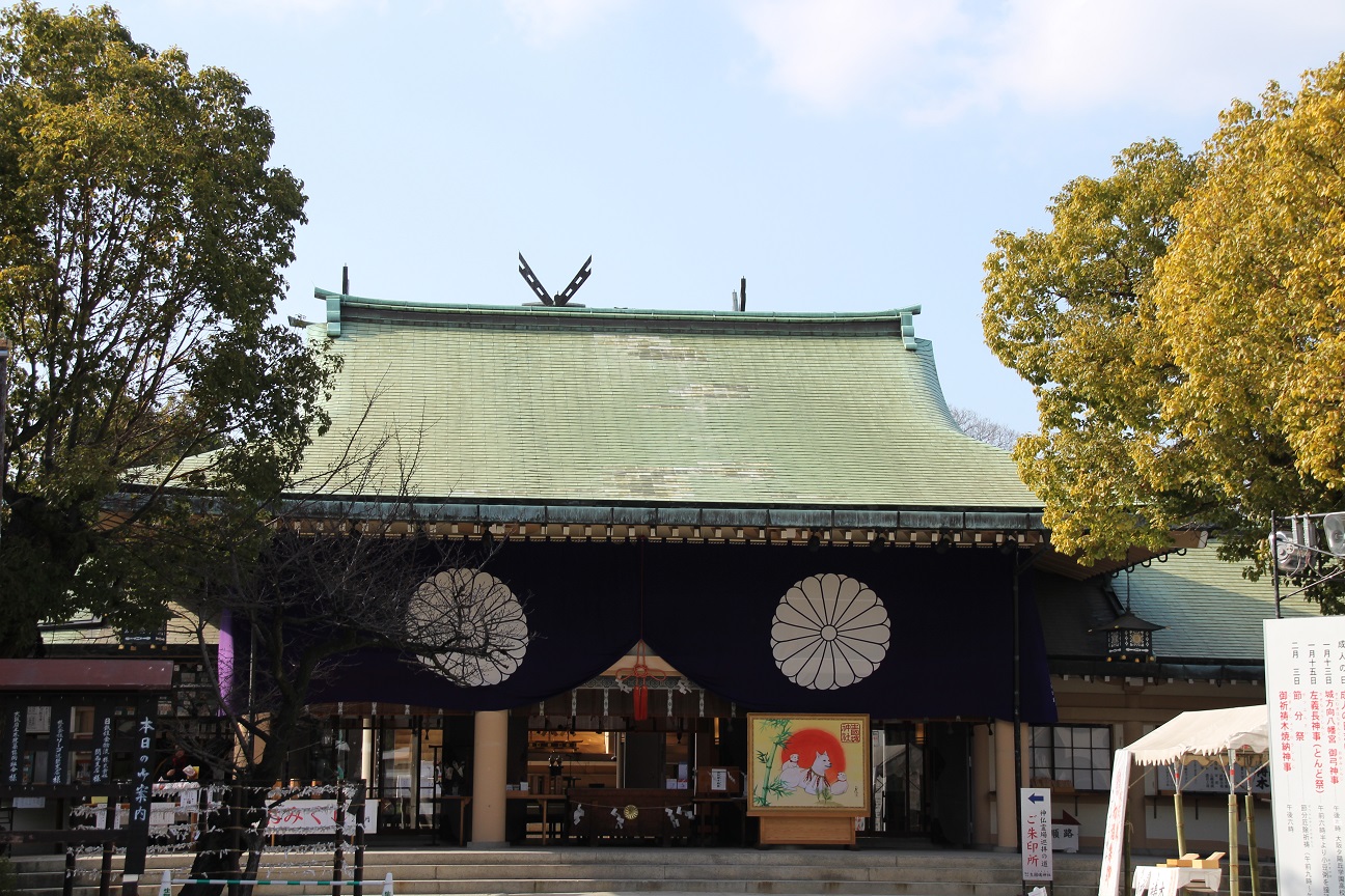 大阪市天王寺区の生國魂神社。拝殿正面。。