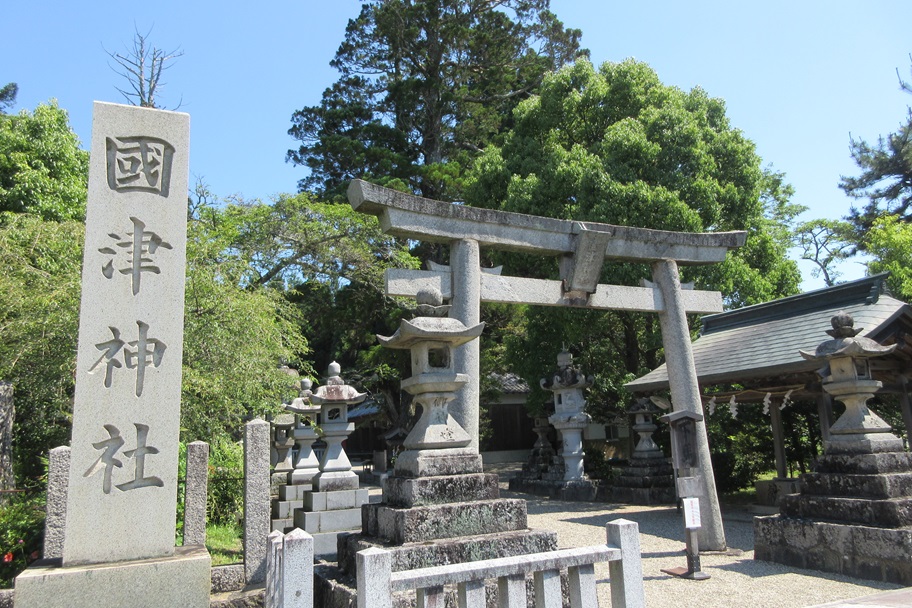 國津神社（奈良市都祁白石町）　古代の信仰を宿す白い石