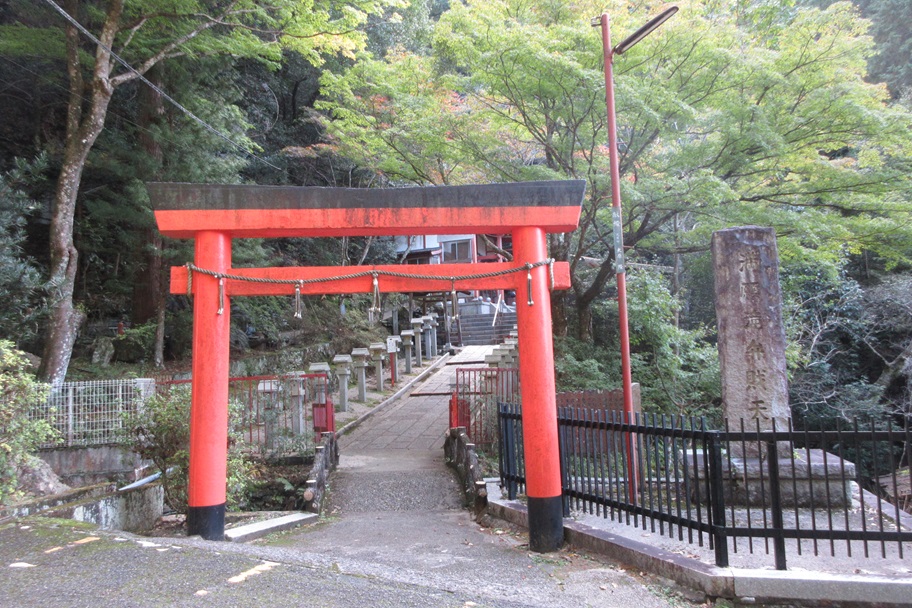 満願滝弁財天（和泉市）　施福寺と一緒にお参りしたい落差50メートルの満願滝！