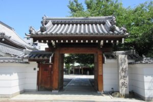 釈迦院の山門｜大阪市の静寂に包まれた癒しの寺院