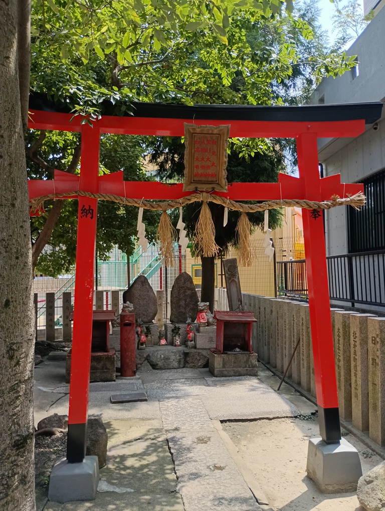 末社：白光大神・笠杉大明神・八助大明神・白高大明神