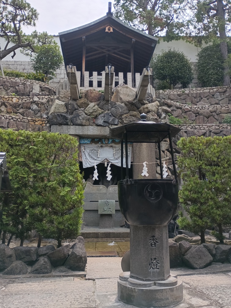 清水寺の玉出の滝。都会の中で出会える静かな癒しの空間