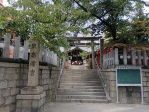 大阪市・東高津宮の鳥居。祈りの旅の入り口に立つ静かな佇まい