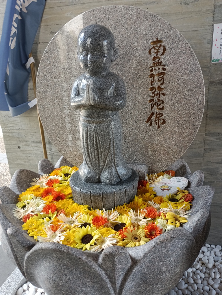 太子誕生1450年を記念して安置された南無仏太子像。