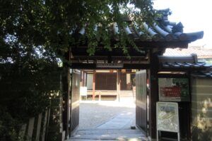 如願寺の南門
