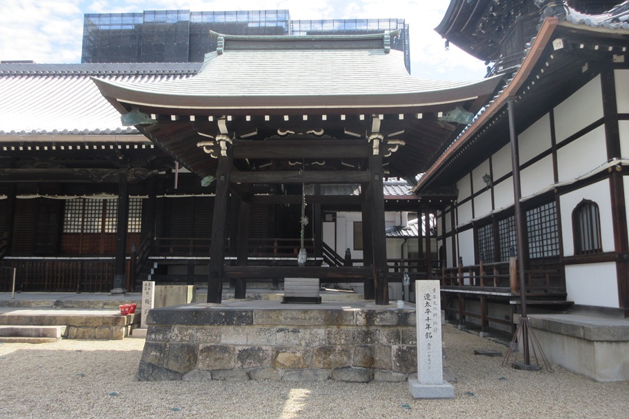 鐘のない鐘楼。