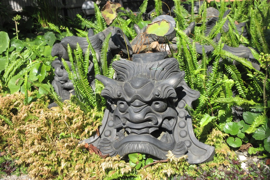 境内にある鬼瓦