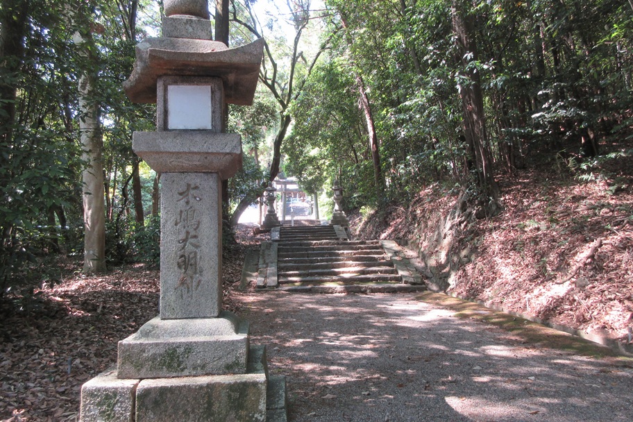 「木嶋大明神」の石灯籠