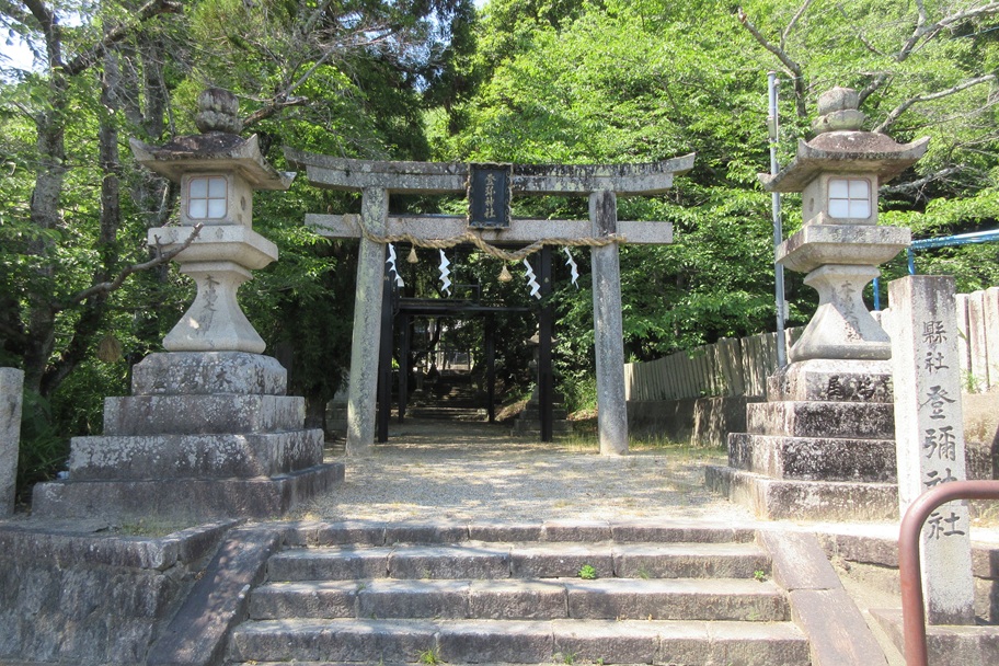 【奈良市】登彌神社参拝記|饒速日命を祀る奈良の古社と静かな杜