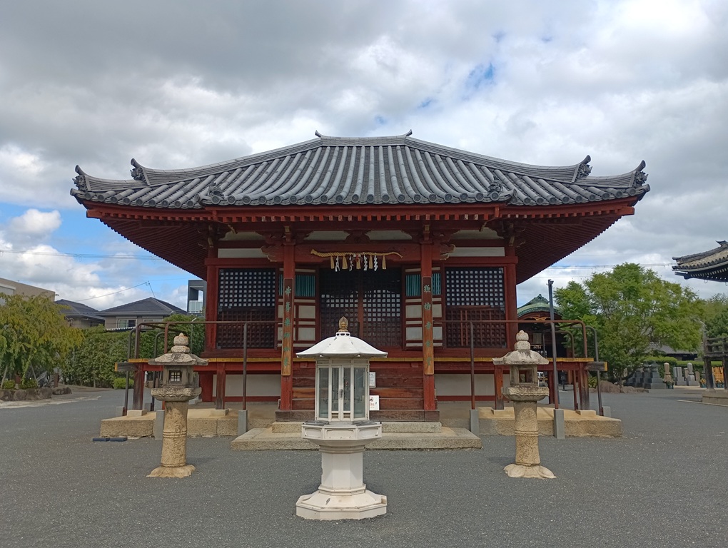 大阪府茨木市総持寺に残る江戸時代の薬師金堂