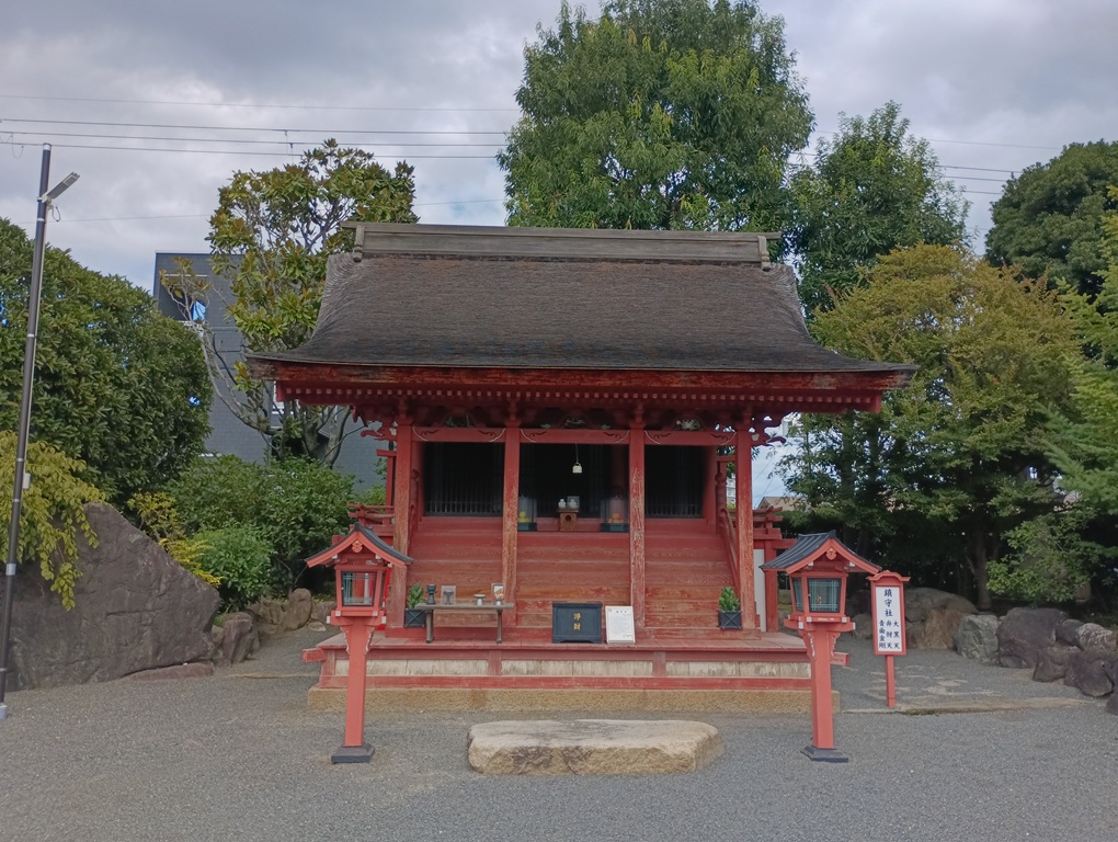大阪府茨木市総持寺の鎮守社
